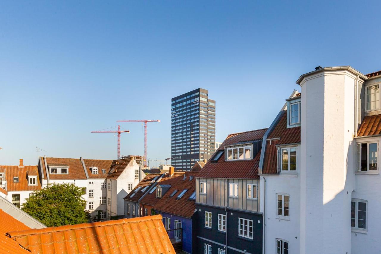 200 M Fra Rutebilstation - Privat Terrasse, Grill Apartment Århus Екстериор снимка