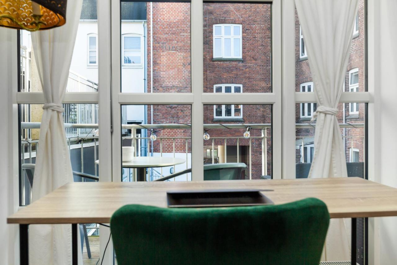 200 M Fra Rutebilstation - Privat Terrasse, Grill Apartment Århus Екстериор снимка